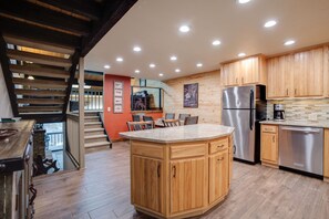 Full-size fridge, microwave, oven, stovetop - Pool Table, Multi-Level, On Free Bus Route, Renovated, Ski Locker in Gondola Sq. (Steamboat Springs)