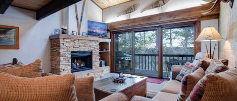 Een smart-tv en een open haard