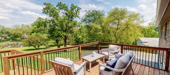 Old Hickory Lakefront home-lots of space for all-Nashville & Airport close