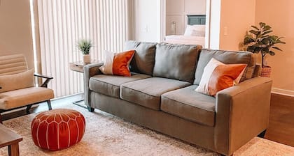 New Mgmt~ Trailside Condo- Downtown Traverse City!