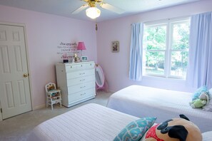 5 bedrooms, desk, iron/ironing board, free WiFi - Family Friendly, Sunny, Peaceful and Spacious  (Birmingham)