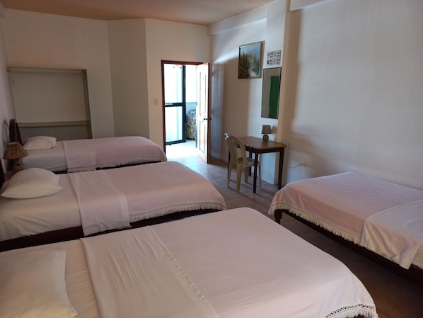 7 bedrooms, desk, free WiFi, bed sheets