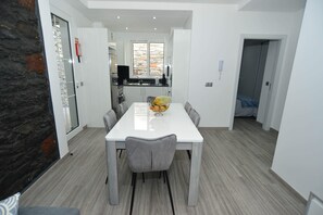 Apartment | Private kitchen | Full-size fridge, microwave, oven, stovetop - Casas do Baleeiro - Whaler’s Houses (Machico)