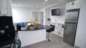 Apartment | Private kitchen | Full-sized fridge, microwave, oven, stovetop