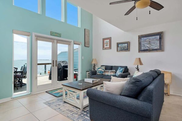 TV connectée, cheminée, espaces bureaux