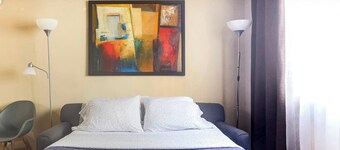Private Rooms Downtown River Valley Condo Men only Non Smoking.