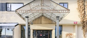 Private Rooms Downtown River Valley Condo Men only Non Smoking.