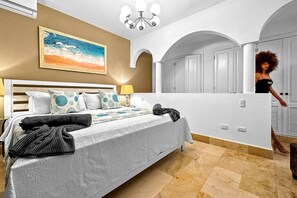 8 habitaciones, tabla de planchar con plancha, cuna de viaje y wifi 