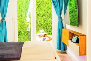 3 bedrooms, iron/ironing board, travel crib, WiFi
