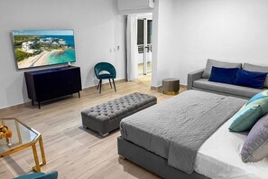 6 bedrooms, travel cot, WiFi, bed sheets