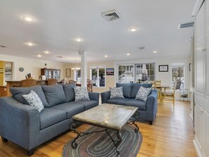 TV, DVD player, video library - Stunning 1 floor, 4 BDRM 3 bath,  AC, Deed Beach, Boat Launch, Fish, Ferry, Fun! (Barnstable)