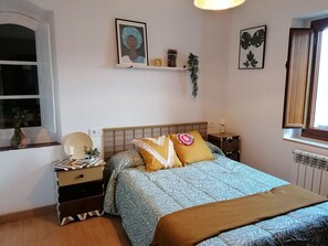 2 bedrooms, iron/ironing board, bed sheets - Apartment in a rural house with a large garden 5 minutes from the beach (sales, colunga)