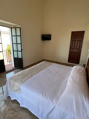 주니어룸 | 고급 침구, 필로우탑 침대, 각각 다른 스타일의 인테리어, 각각 다르게 가구 비치