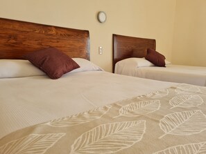 Standard-Zweibettzimmer | Essbereich im Zimmer