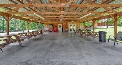 Cottage #1 Fisherman's Landing / 1-Bed Fishing Cottage w/Covered Boat Shelter"