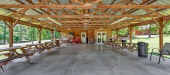 Cottage #1 Fisherman's Landing / 1-Bed Fishing Cottage w/Covered Boat Shelter"