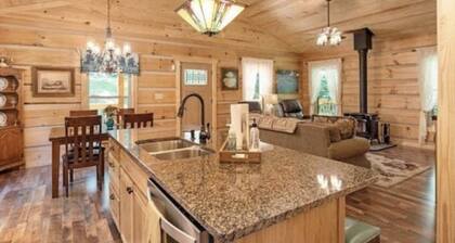 Homey Cozy Dog Friendly Cabin Surrounded By Beautiful Mountain Trees w/Hot Tub+