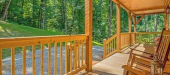 Private Cozy DOG FRIENDLY Cabin Home Surrounded by a Variety of Beautiful Trees