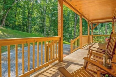 Private Cozy DOG FRIENDLY Cabin Home Surrounded by a Variety of Beautiful Trees