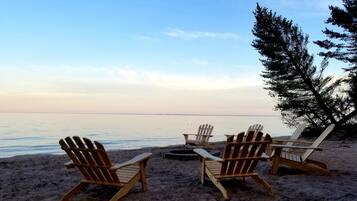 Am Strand, Liegestühle, Strandtücher