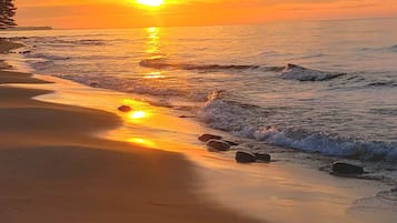 Am Strand, Liegestühle, Strandtücher