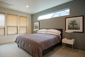 5 bedrooms, desk, iron/ironing board, travel crib