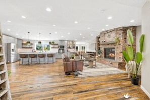 المنشأة من الداخل