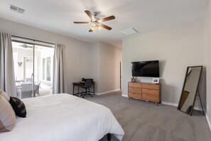 4 bedrooms, WiFi, bed sheets, wheelchair access - Relaxing stay with FREE heated pool! The Rimrock Retreat (Surprise)