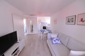 TV - A2 - luxury apt in center, just 5min from beach (Korcula)