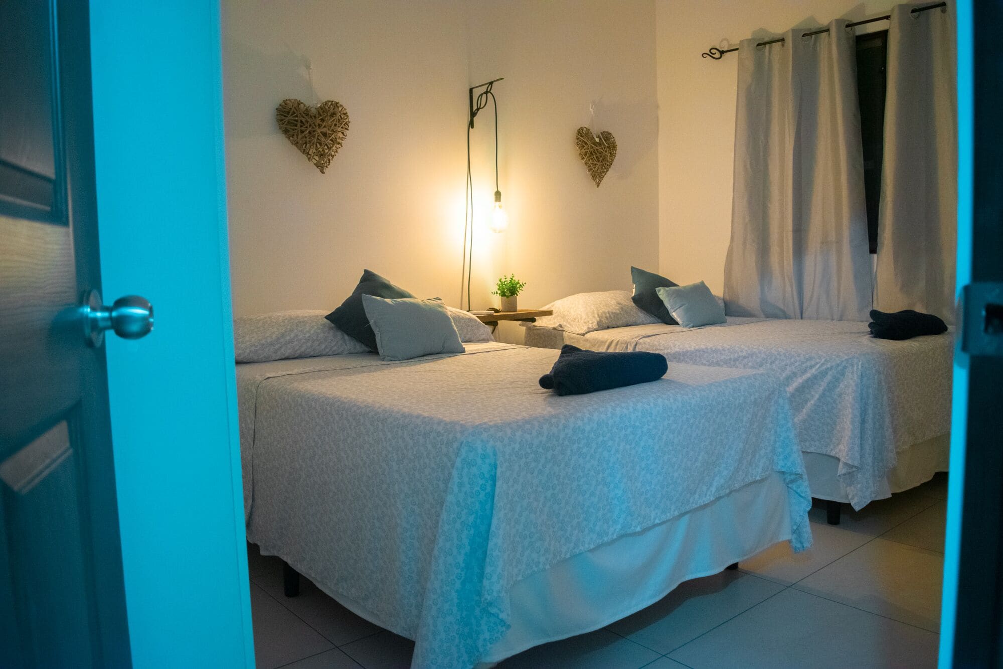 4 bedrooms, desk, iron/ironing board, WiFi (free)