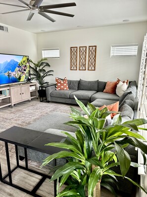 スマートテレビ、PC モニター