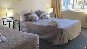 Decoración personalizada, muebles diferentes y escritorio