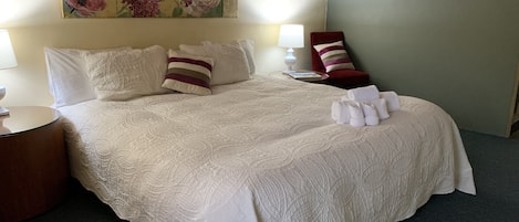 Habitación tradicional, 1 habitación | Decoración personalizada, muebles diferentes y escritorio