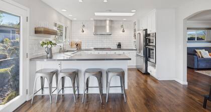 10 min to Healdsburg - Modern Farmhouse with Pool, Spa & Views