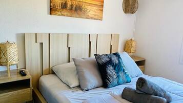 2 chambres, fer et planche à repasser, Wi-Fi gratuit, draps fournis