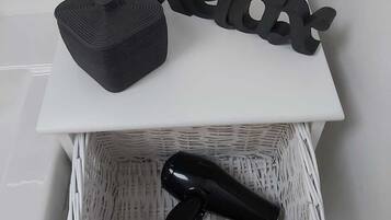 Combined shower/bathtub, hair dryer, towels, soap