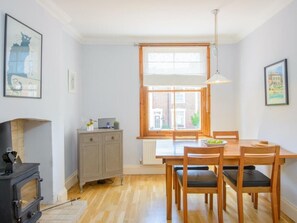 Dining - Charming 2 double bed cottage style house in the city (Southville)