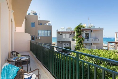 Anemi blue apt, suitable up to 4, near the beach!
