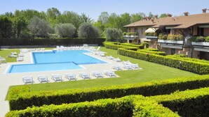 Pool - Holiday Home in Lazise near Lake Garda (Lazise)