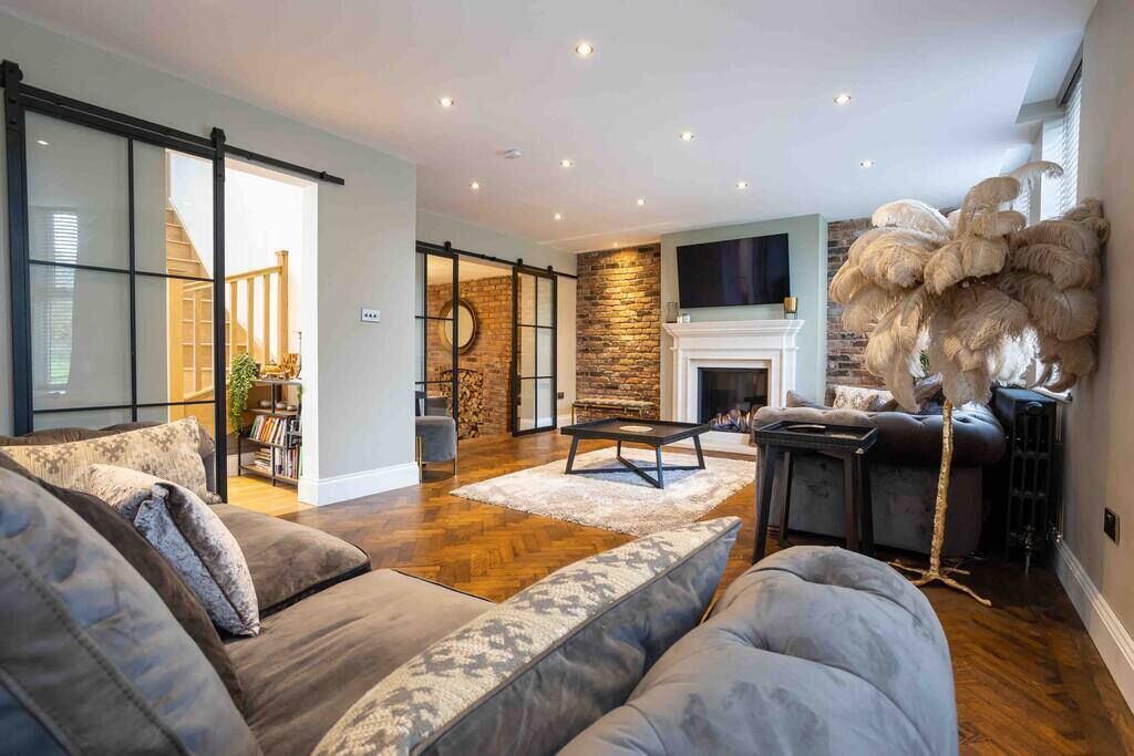 TV, fireplace, stereo