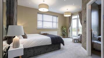 5 bedrooms, iron/ironing board, WiFi, bed sheets