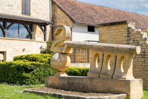 تفاصيل الفندق من الخارج