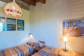 2 bedrooms, iron/ironing board, free WiFi