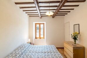 3 slaapkamers, een strijkplank/strijkijzer, gratis wifi
