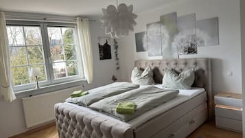 2 Schlafzimmer, Reisekinderbett, kostenloses WLAN, Bettwäsche