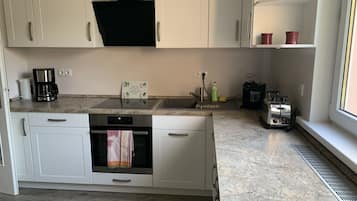 KylskÄp, mikrovÄgsugn, ugn och spishÀll