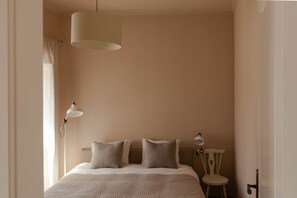 2 habitaciones, tabla de planchar con plancha, cuna de viaje y wifi 