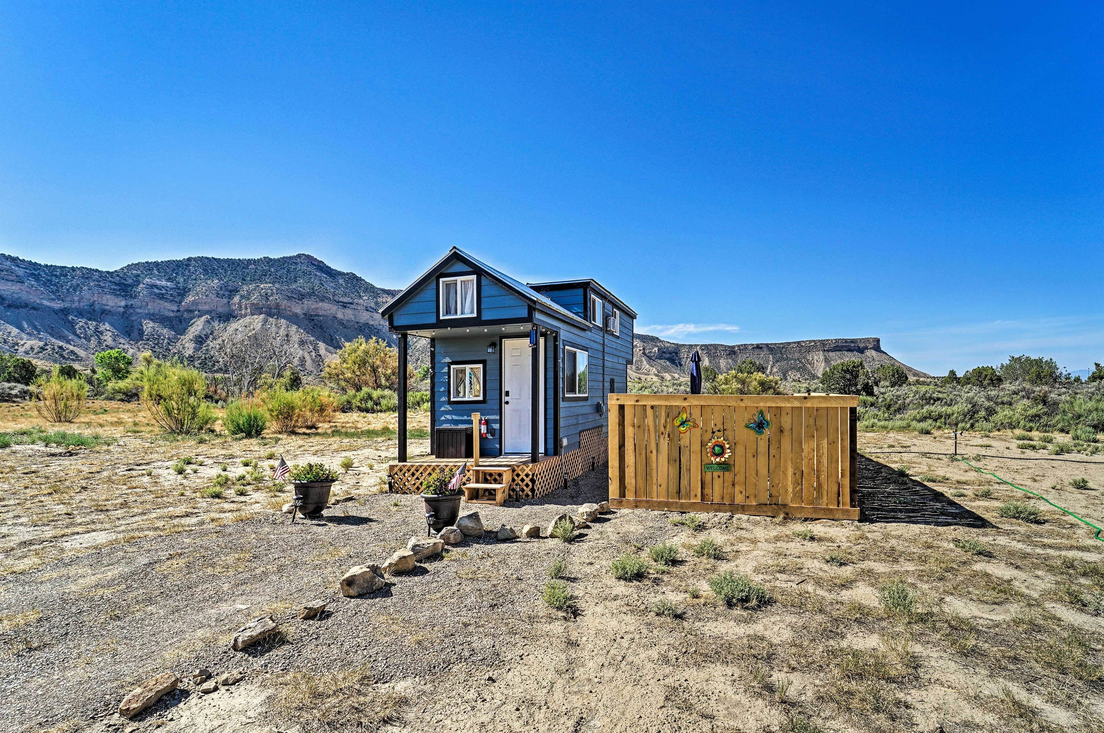 'Boho Bliss' Cortez Tiny Home: Fireplace, Fire Pit
