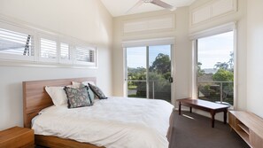 6 bedrooms, iron/ironing board, WiFi, bed sheets