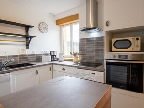 Réfrigérateur, micro-ondes, four, lave-vaisselle